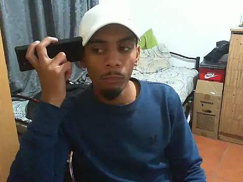 Snapshot of 29YOURZ_28_ chatting on 09/29/25, 06:13 29YOURZ 28 online show from 09/29/25, 06:13