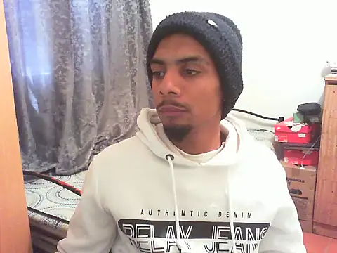 Snapshot of 29YOURZ_28_ chatting on 09/18/25, 11:35 29YOURZ 28 online show from 09/18/25, 11:35