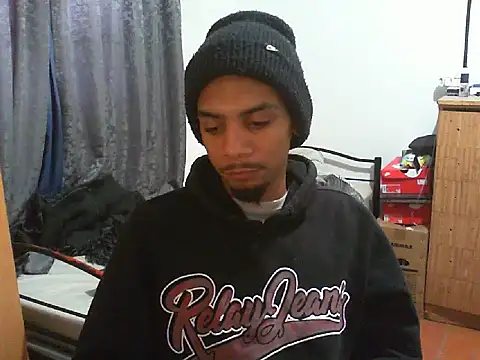 Snapshot of 29YOURZ_28_ chatting on 09/19/25, 06:50 29YOURZ 28 online show from 09/19/25, 06:50