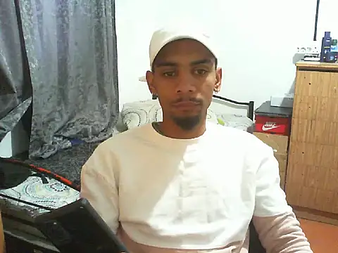 Snapshot of 29YOURZ_28_ chatting on 09/23/25, 08:43 29YOURZ 28 online show from 09/23/25, 08:43