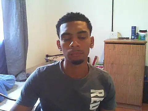 Snapshot of 29YOURZ_28_ chatting on 02/19/25, 12:11 29YOURZ 28 online show from 02/19/25, 12:11