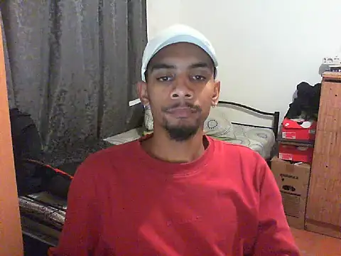 Snapshot of 29YOURZ_28_ chatting on 09/10/25, 04:39 29YOURZ 28 online show from 09/10/25, 04:39