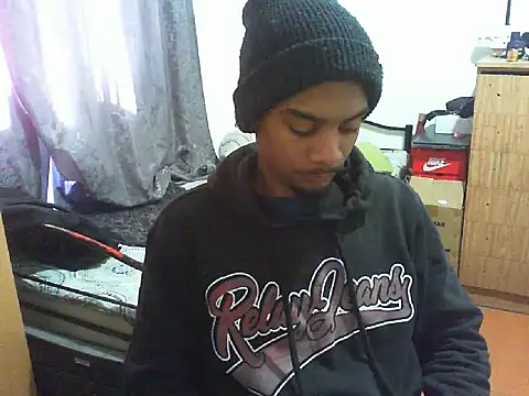 Snapshot of 29YOURZ_28_ chatting on 10/02/25, 01:47 29YOURZ 28 online show from 10/02/25, 01:47