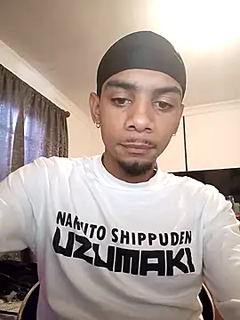 Snapshot of 29YOURZ_28_ chatting on 12/17/24, 10:44 29YOURZ 28 online show from 12/17/24, 10:44