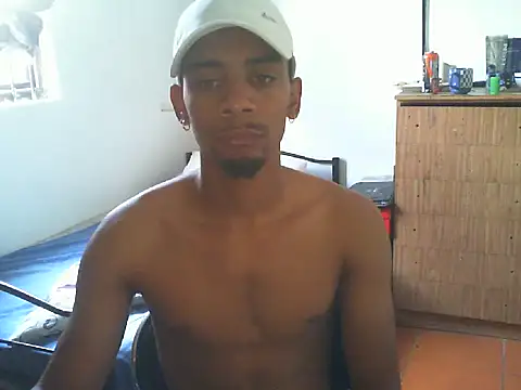 Snapshot of 29YOURZ_28_ chatting on 03/05/25, 09:05 29YOURZ 28 online show from 03/05/25, 09:05