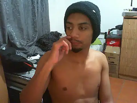 Snapshot of 29YOURZ_28_ chatting on 10/03/25, 08:32 29YOURZ 28 online show from 10/03/25, 08:32