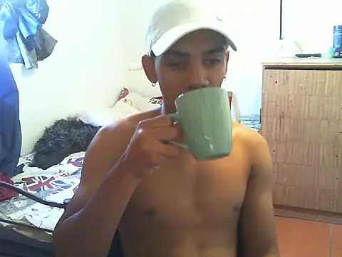 Snapshot of 29YOURZ_28_ chatting on 02/27/25, 06:57 29YOURZ 28 online show from 02/27/25, 06:57