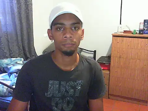 Snapshot of 29YOURZ_28_ chatting on 03/17/25, 10:38 29YOURZ 28 online show from 03/17/25, 10:38