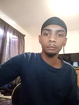Snapshot of 29YOURZ_28_ chatting on 12/12/24, 04:21 29YOURZ 28 online show from 12/12/24, 04:21