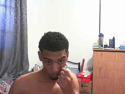 Snapshot of 29YOURZ_28_ chatting on 02/17/25, 05:47 29YOURZ 28 online show from 02/17/25, 05:47