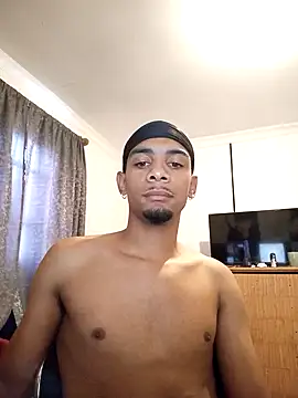 Snapshot of 29YOURZ_28_ chatting on 12/16/24, 11:55 29YOURZ 28 online show from 12/16/24, 11:55