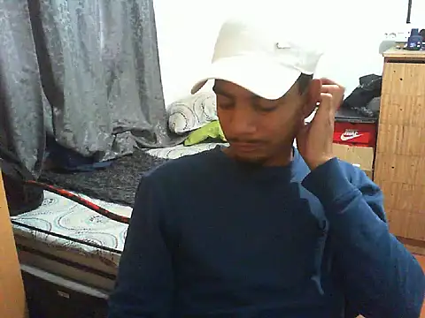 Snapshot of 29YOURZ_28_ chatting on 10/01/25, 08:52 29YOURZ 28 online show from 10/01/25, 08:52