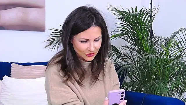 Snapshot of AmelieKeys chatting on 02/01/26, 03:49 AmelieKeys online show from 02/01/26, 03:49