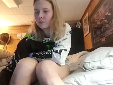 Ryan and Aurora online show from 01/07/26, 02:38