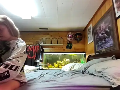 Snapshot of Ryan_and_Aurora chatting on 05/11/26, 04:04 Ryan and Aurora online show from 05/11/26, 04:04