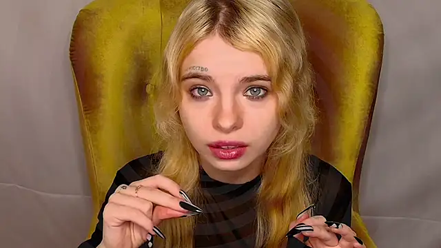 MisssLola online show from 10/26/25, 02:06