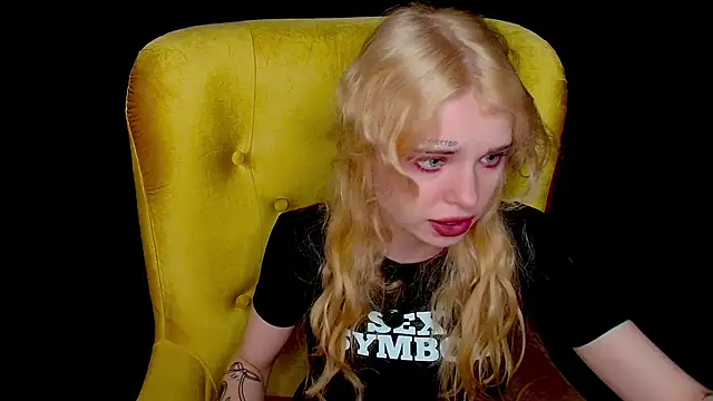 Snapshot of MisssLola chatting on 09/15/25, 02:28 MisssLola online show from 09/15/25, 02:28