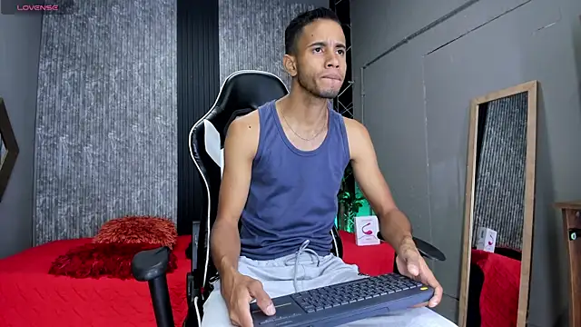 Snapshot of alex_bigcock11 chatting on 03/20/25, 11:05 alex bigcock11 online show from 03/20/25, 11:05