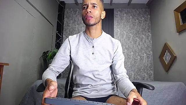 Snapshot of alex_bigcock11 chatting on 02/25/25, 12:05 alex bigcock11 online show from 02/25/25, 12:05