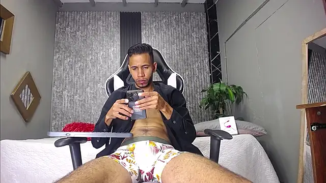 Snapshot of alex_bigcock11 chatting on 02/26/25, 12:16 alex bigcock11 online show from 02/26/25, 12:16