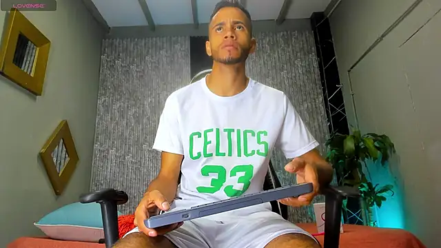 Snapshot of alex_bigcock11 chatting on 03/12/25, 11:43 alex bigcock11 online show from 03/12/25, 11:43