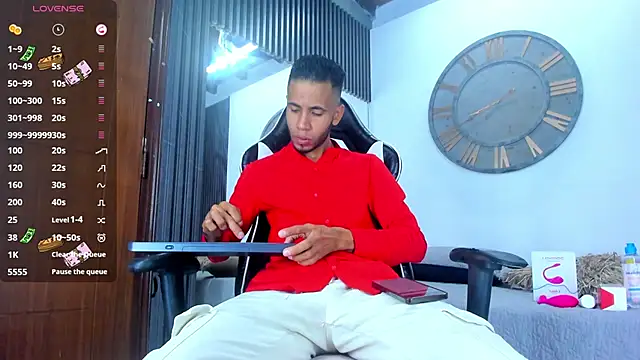 Snapshot of alex_bigcock11 chatting on 02/12/25, 03:29 alex bigcock11 online show from 02/12/25, 03:29