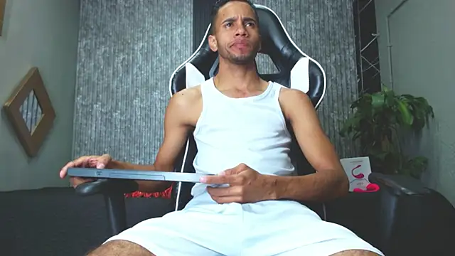 Snapshot of alex_bigcock11 chatting on 03/04/25, 10:57 alex bigcock11 online show from 03/04/25, 10:57