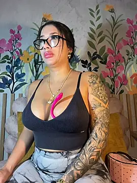 kiim taaylor online show from 11/03/25, 11:47