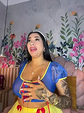 kiim taaylor online show from 10/13/25, 01:02