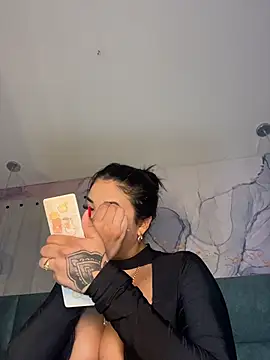 kiim taaylor online show from 12/01/25, 11:33