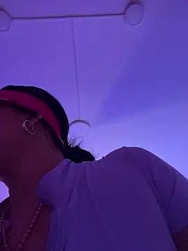 kiim taaylor online show from 10/23/25, 06:06