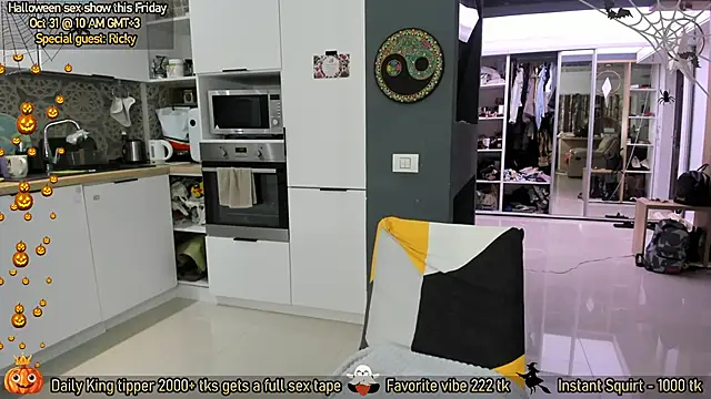 AmySuperHeroes online show from 10/28/25, 09:08