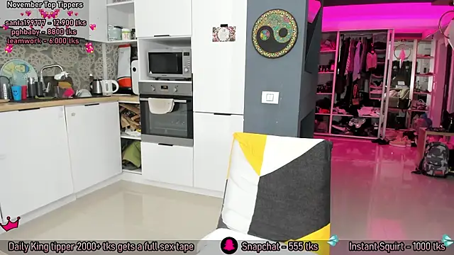 AmySuperHeroes online show from 11/26/25, 02:06