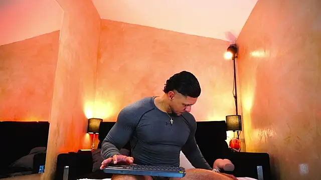 MassimoWalton2 online show from 05/30/26, 04:30