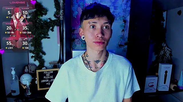 Snapshot of juniior_2311_ chatting on 03/11/25, 12:11 juniior 2311 online show from 03/11/25, 12:11