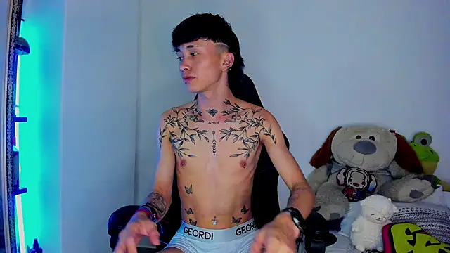 juniior 2311  online show from 11/28/25, 02:12