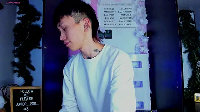 Snapshot of juniior_2311_ chatting on 02/17/25, 10:05 juniior 2311 online show from 02/17/25, 10:05