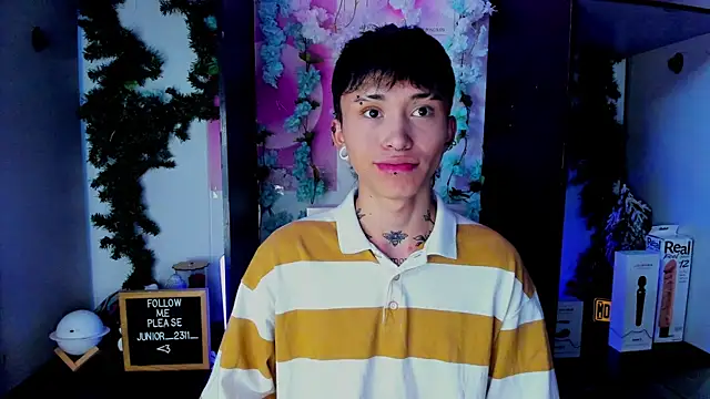 Snapshot of juniior_2311_ chatting on 03/01/25, 05:27 juniior 2311 online show from 03/01/25, 05:27