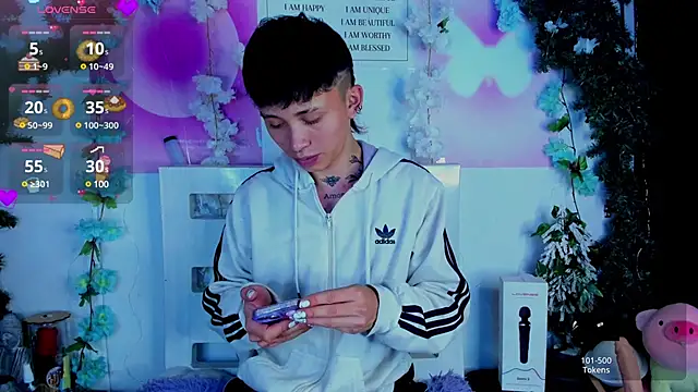 Snapshot of juniior_2311_ chatting on 01/28/25, 10:23 juniior 2311 online show from 01/28/25, 10:23