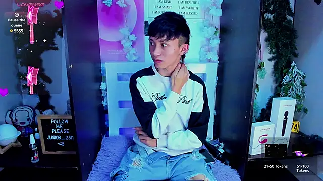 Snapshot of juniior_2311_ chatting on 02/19/25, 12:03 juniior 2311 online show from 02/19/25, 12:03