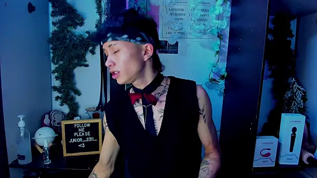 Snapshot of juniior_2311_ chatting on 03/11/25, 07:36 juniior 2311 online show from 03/11/25, 07:36