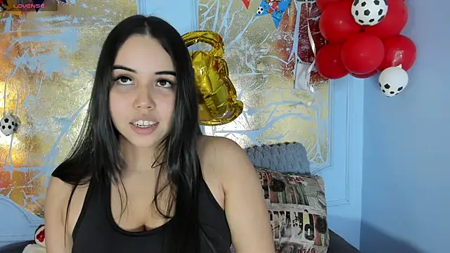 Snapshot of melaniecooperr chatting on 06/18/26, 04:00 melaniecooperr online show from 06/18/26, 04:00