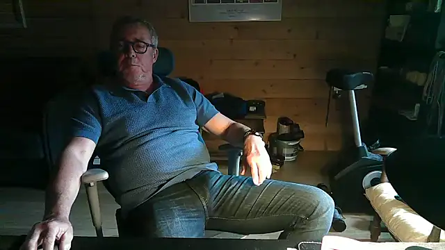 Snapshot of lelohop chatting on 10/13/25, 11:01 lelohop online show from 10/13/25, 11:01