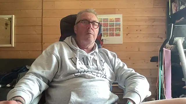 Snapshot of lelohop chatting on 04/22/26, 11:06 lelohop online show from 04/22/26, 11:06