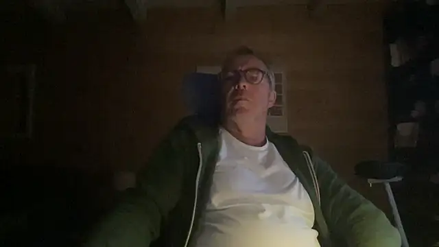 Snapshot of lelohop chatting on 10/17/25, 06:28 lelohop online show from 10/17/25, 06:28