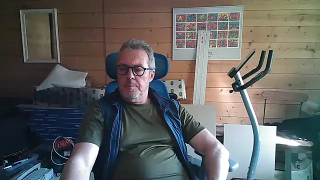 Snapshot of lelohop chatting on 03/19/25, 02:13 lelohop online show from 03/19/25, 02:13