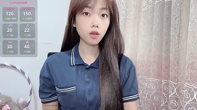 Snapshot of Lvy--v chatting on 10/31/25, 10:38 Lvy--v online show from 10/31/25, 10:38