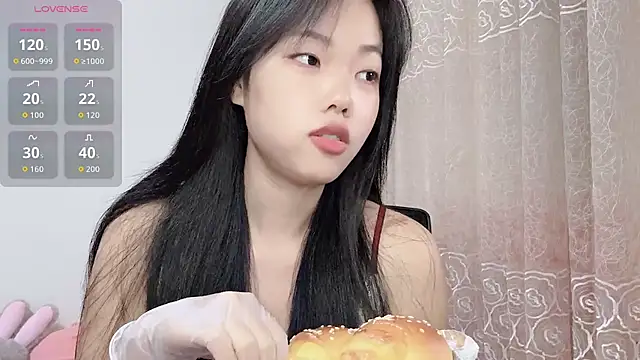 Snapshot of Lvy--v chatting on 05/22/26, 10:08 Lvy--v online show from 05/22/26, 10:08