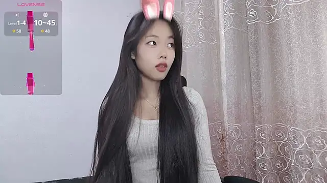 Snapshot of Lvy--v chatting on 03/05/25, 10:54 Lvy--v online show from 03/05/25, 10:54