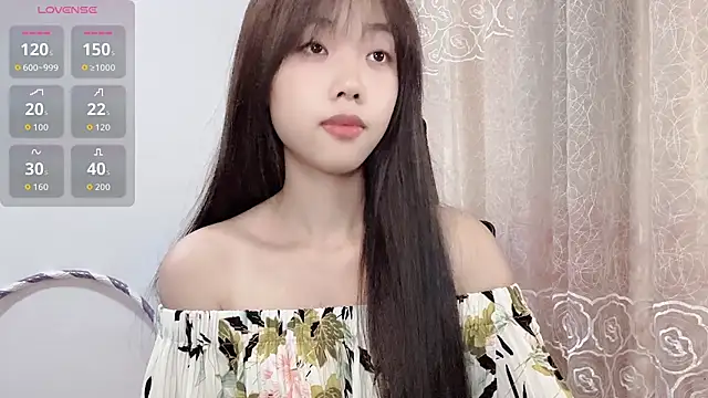 Snapshot of Lvy--v chatting on 10/06/25, 10:43 Lvy--v online show from 10/06/25, 10:43